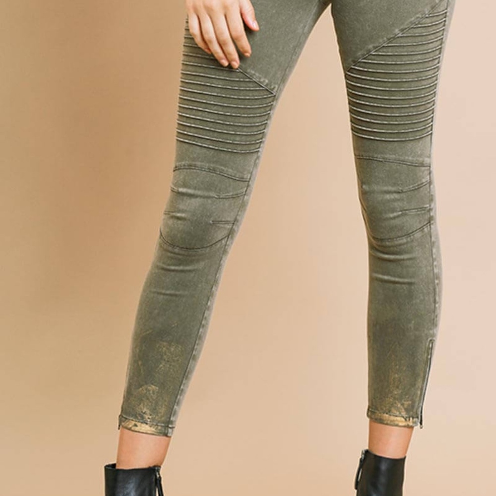 In Distress Olive Motto Pants